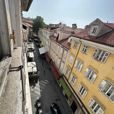 Lejlighed Charlotte Deluxe Apartament Near Piazza Unita *