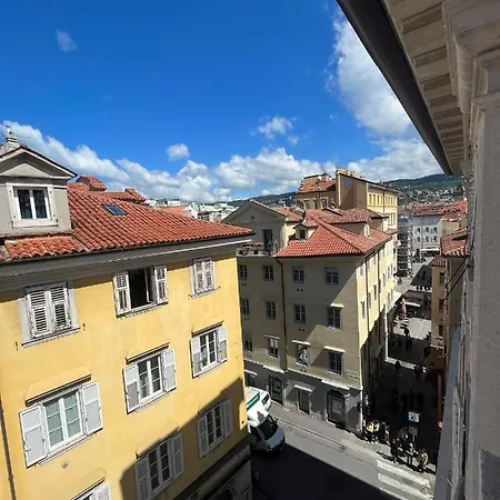 Charlotte Deluxe Apartament Near Piazza Unita 트리에스테