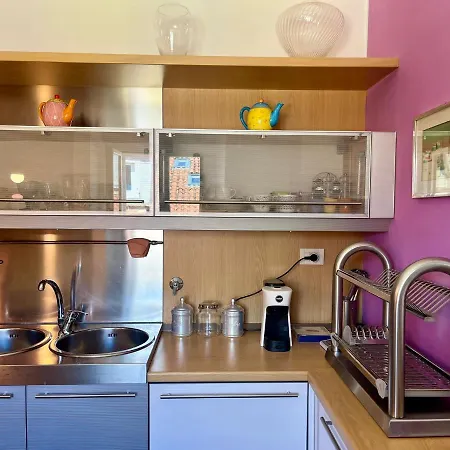 Charlotte Deluxe Apartament Near Piazza Unita 아파트