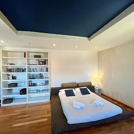 Charlotte Deluxe Apartament Near Piazza Unita 아파트