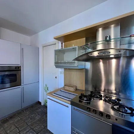 Charlotte Deluxe Apartament Near Piazza Unita 아파트