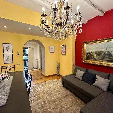 Charlotte Deluxe Apartament Near Piazza Unita 아파트