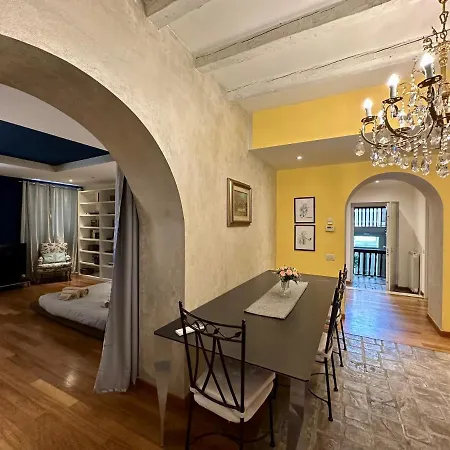 Charlotte Deluxe Apartament Near Piazza Unita *