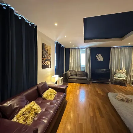 Charlotte Deluxe Apartament Near Piazza Unita *