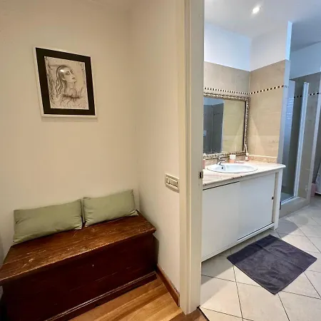 Charlotte Deluxe Apartament Near Piazza Unita 아파트